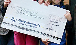 Symbolische Spendenübergabe an das SOS Kinderdorf Sachsen